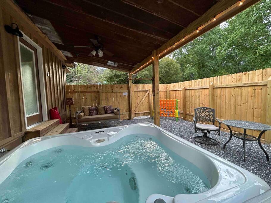 Blissful Nook Tiny Home ~ Cozy Retreat W/ Hot Tub; Near Town And Deep Creek Bryson City Exterior foto